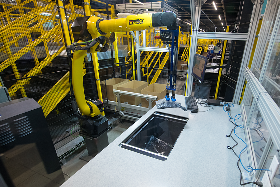 Geodis-Maurices-3PL-Bastian-Solutions-Smartpick-robotic-piece-picking-goods-to-robot-Autostore