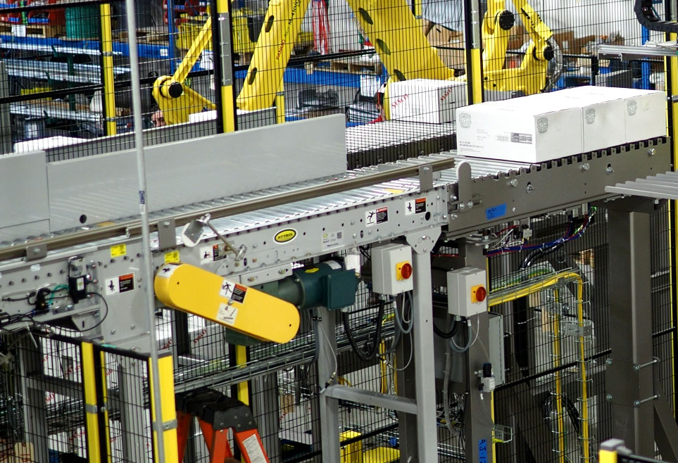 Infeed conveyor for robotic palletizing application